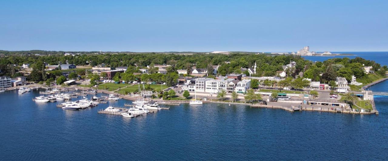 359 Edgewater Inn Charlevoix Buitenkant foto